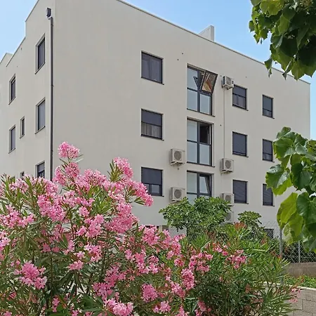2 Bedroom Lovely In Apartment