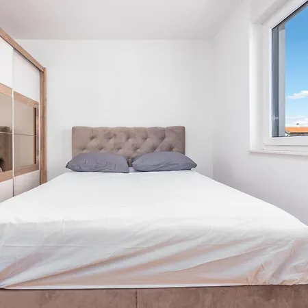 2 Bedroom Lovely In Zadar