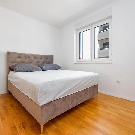 2 Bedroom Lovely In *