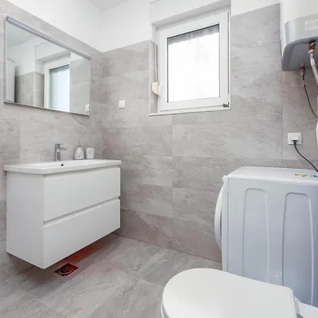 2 Bedroom Lovely In Zadar