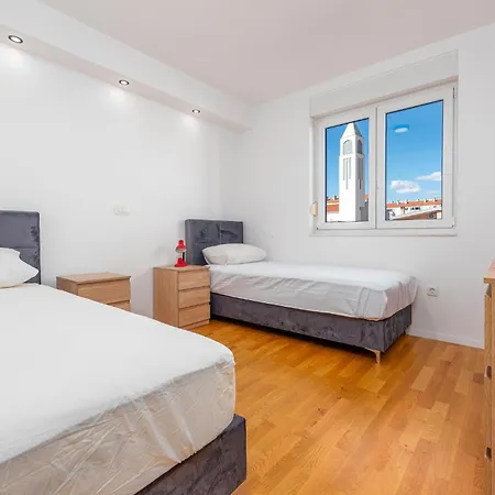 Apartment 2 Bedroom Lovely In Zadar