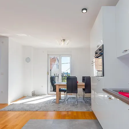 2 Bedroom Lovely In *