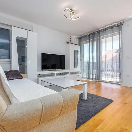 2 Bedroom Lovely In
