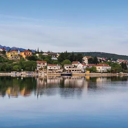 2 Bedroom Lovely In Appartement Zadar