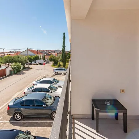 2 Bedroom Lovely In Apartment *